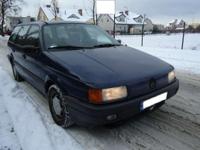 Witam, sprzedam Volkswagen Passat 1.8 benzyna, 1990r., Kombi, stan dobry. Odpala bez zarzutu, kolor granat, bez oznak rdzy. Posiada szyberdach, wspomaganie kierownicy, hak. Opłaty OC i przegląd techniczny ważny. W razie dodatkowych pytań prosze o kontakt