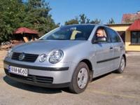 Sprzedam Volkswagena Polo o pojemności silnika 1.2. Samochód jest przystosowany dla osoby niepełnosprawnej poruszającej się na wózku inwalidzkim. Auto legitymuje się oryginalnym przebiegiem wynoszącym 37 tys. km. W cenę auta wliczony jest mechanizm