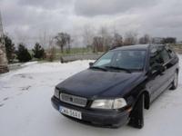 Sprzedam volvo v40 1,9TD z 1998 roku.
Wyposażenie: hak - alufelgi - abs - poduszki powietrzne - immobiliser - el. szyby - el.pod. lusterka - klimatyzacja - tapicerka skórzana - centralny zamek - radio - wspomaganie kierownicy. Ewentualna zamiana proszę