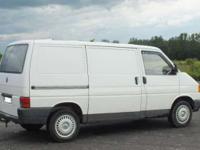 Sprzedam VW Transporter T4 2.4 Diesel
Auto jest po remoncie silnika i skrzyni biegów.
W aucie jest nowy tłumik, świece oraz końcówki wtryskiwaczy. Wyposażone jest we wspomaganie kierownicy i hak wbity w dowód rejestracyjny. Posiada aktualne badanie