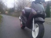 witam mam do zaoferowania skuter jakim jest yamaha neos moto sprawuje się dobrze nie miałem z nim żadnych problemów.
część jakie w niej siedzią to :
wał top racing
cylinder malossi sport mhr 70
wydech malossi mhr replica
wariator malossi multivar
gaźnik