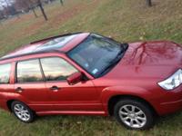 Witam .
Mam do zaoferowania śliczne,bardzo bogato wyposażone
SUBARU FORESTER z lipca 2006 roku.
Autko zostało zakupione w polskim salonie,tam też było serwisowane,co jest odnotowane w książce serwisowej.
Samochód jest w ciągłej eksploatacji, jeździ nim
