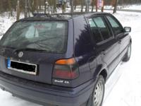 Witam mam do zaoferowania państwu ślicznego golfa z 1997 r,przebieg 186000 tys km spalanie 6-7l.Środek czysty i bardzo zadbany,nigdy nie palone.W aucie zostały wymienione takie części jak:
kompletny rozrząd
świece i przewody
Olej,płyny i filtry
kompletny