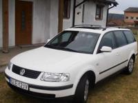 Sprzedam samochód osobowy Volkswagen Passat 1.9 TDI, rok produkcji 1997, moc 90 KM, przebieg 246 tys. km. Sprowadzony przeze mnie w 2008 roku z Niemiec. Wyposażenie: centralny zamek, wspomaganie kierownicy, ABS, elektryczne lusterka, elektryczne szyby