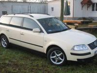 SPRZEDAM lub ZAMIENIĘ VW Passata 1.9 TDI 2001 rok
przebieg ok. 240 tys.km,
kolor kości słoniowej,
skrzynia biegów automatyczna,
sprawna klimatyzacja,
aluminiowe felgi,
centralny zamek,
elektrycznie sterowane   lusterka oraz wszystkie szyby,
komplet