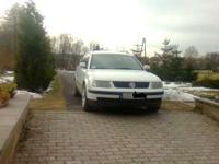 volkswagen passat b5 1998 rok, 1,9 tdi 90 KM , przebieg 240 tys, stan auta oceniam jako bdb,mnie wymaga wkladu finansowego, auto posiada hak, klimatyzacje, imobilajzer, alufelgi, el szyby i lusterka.okolice zgorzelca