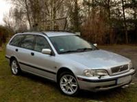 Witam, posiadam na sprzedaż volvo v40 1,9 td,
wyposażenie:   
- el. szyby
-el lusterka
- ABS
- Wspomaganie kierownicy
- Centralny zamek
- Klimatronic
- Poduszka powietrzna(x4)
- Pół Skórzana tapicerka
- Radio+CD
- Tempomat
- Lakier metallic
- Hak
-