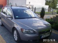 Witam mam do sprzedania zadbane i dobrze wyposażone Volvo V50 w wersji Momentum..Samochód sprowadziłem w 10.2010r z Niemiec z przebiegiem 185tyś. Auto w 100% bezwypadkowe co widać wizualnie ale także można sprawdzić czujnikiem lakieru, jedynym mankamentem