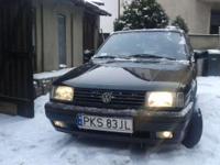 Witam posiadam na sprzedaż VW Polo 1.0 kat rok 1994 ostatnie wydanie polo II autko mimo swojego wieku spisuje się rewelacyjnie 7 lat w jednych rekach na chwile obecna do wymiany guma na wahaczu prawy tył a tak poza tym 100% sprawne śmiga jak nowe :)