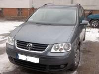 Witam mam do sprzedania VW touran 2,0 TDi z manualną skrzynią biegów. Autko posiada bogate wyposażenia Grzane fotele, tempomat, webasto, komputer pokładowy, ele. szyby, wspomaganie kierownicy, spryskiwacze reflektorów, radio CD, opony zimowe. Autem