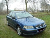 Ładne Volvo S40 z 1998r z dynamicznym i ekonomicznym silnikiem 1.9 TDI , z wyposaż. posiada, c.zamek, wspomag.kier, abs, 4airbagi, elekt. i podgrz.lusterka, dobrej klasy r.o. z cd mp3, zadbane wnętrze , ładna welurowa tapicerka, tylna kanapa z zagłówkami,